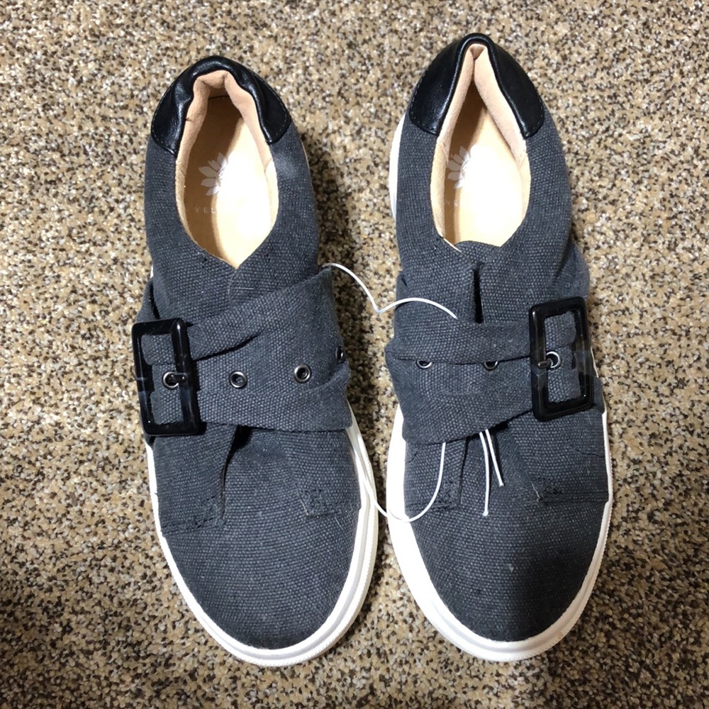 Yellow Box women’s size 7 Humble slip on walking shoes in black